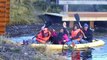 Des touristes chinois sur un kayak