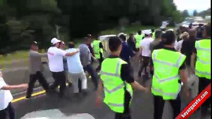 CHP'liler kamyon şoförüne saldırdı