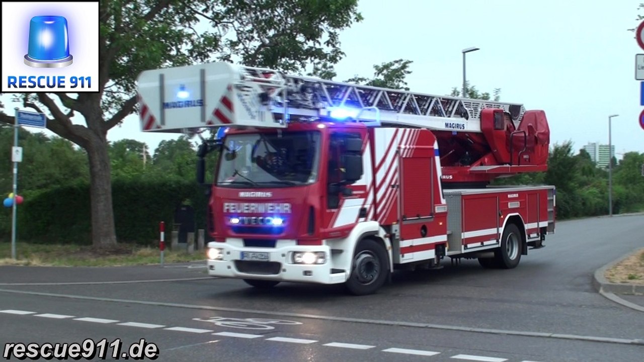 LF 2 + DLK 2 BF Freiburg im Breisgau