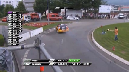 Un pilote percute un camion de pompiers en pleine course.