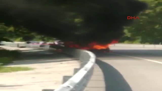 Zonguldak Hareket Halindeyken Alev Alan Hafif Ticari Araç Yandı