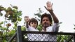 SRK Outside Mannat | SRK EID Mubarak To Fans