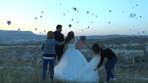 Kapadokya'da Yeni Trend Balonlar ile Birlikte Gelin Damat Fotoğrafı Çekmek