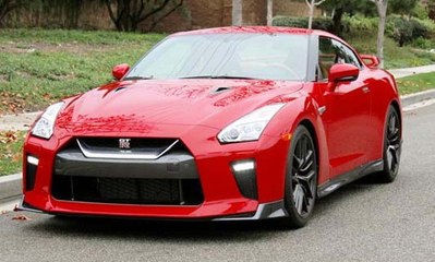 2018 Nissan GTR VS Dodge Challenger Srt