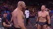 Lavar Ball débarque avec ses fils Lonzo et LaMelo sur un ring de la WWE