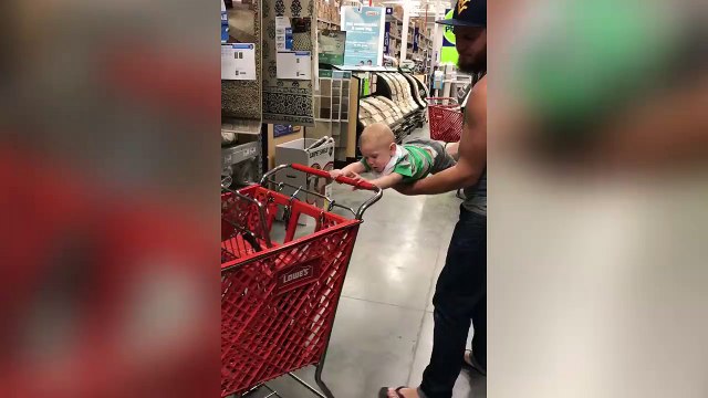 Qui a dit que les bébés n'aimaient pas faire les courses