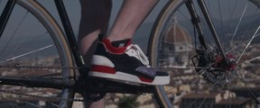 Quand Louboutin dévoile sa nouvelle sneaker lors d'une partie de Bike Polo au Pitti Uomo