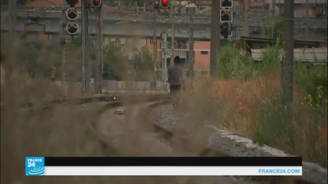 مهاجرون يعبرون الحدود الإيطالية الفرنسية على الأقدام