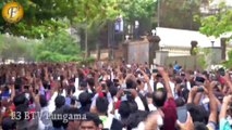 ShahRukh Khan Waves Hand To His Fans From Mannat On Eid