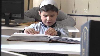Kur'an-ı Kerim'i Parmaklarıyla Ezberliyorlar (2)
