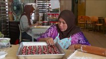 هذا الصباح- صناعة كعك العيد في ماليزيا
