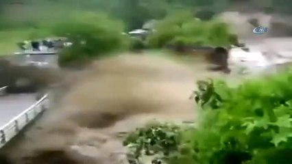 Çin'de Köprü Çöktü: 2 Kişi Kayıp