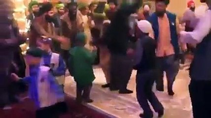 ke-efir tarıygatçı sapık suwfiyler bayram ziplayarak oynayarak müwziyk eşliğinde bayram kutluyorlar