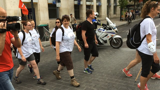 Les marcheurs de la Protection de l'enfance en route vers Paris