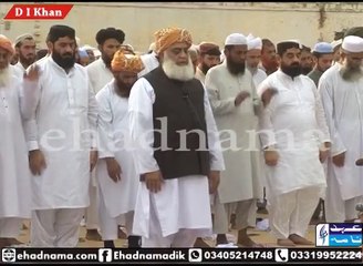 Maulana Fazl ur Rehman forgets how to perform eid prayers