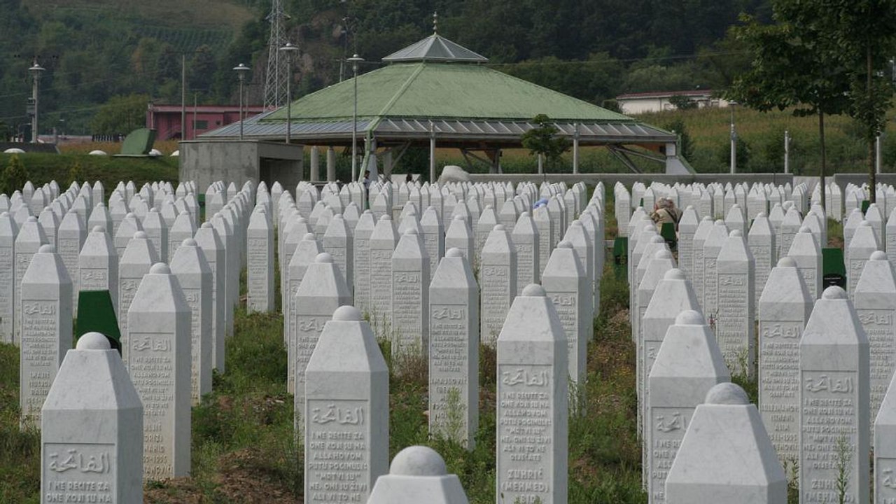 Dutch peacekeepers 'acted illegally' over Srebrenica massacre