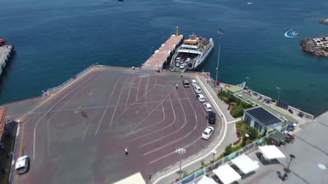 Lapseki ve Çardak İskelesinde Uzun Araç Kuyrukları Oluştu