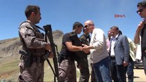 Hakkari Emniyet Müdürü'nden Nöbet Tutan Polislere Bayram Ziyareti