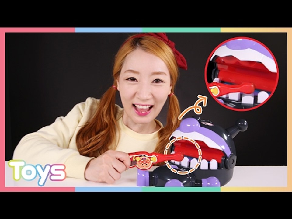 꿀꺽꿀꺽 세균맨 보드게임 장난감 대결 엘리의 분장 벌칙 놀이 CarrieAndToys