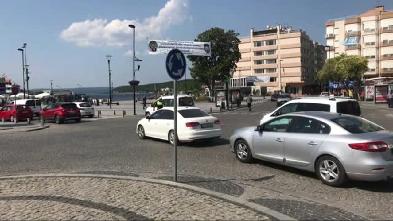 Feribot İskelesinde Bayram Yoğunluğu