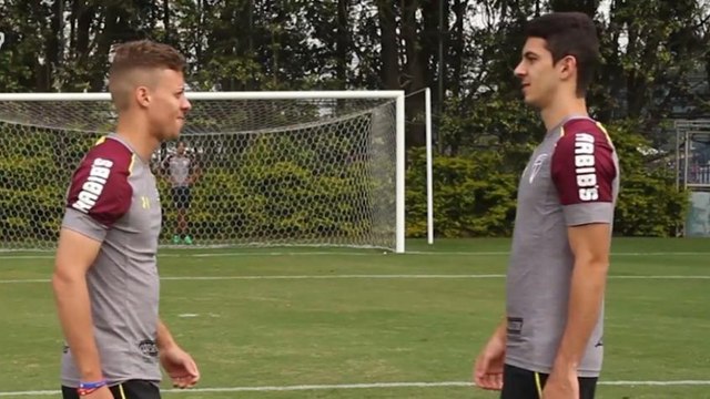 Joias do São Paulo duelam em desafio do travessão. Veja!