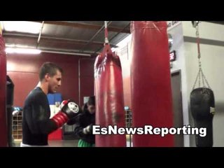 Tải video: ukrainian boxing star Alexander Gvozdyk now in oxnard EsNews Boxing