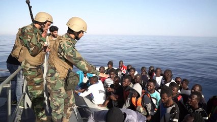 Oito mil migrantes resgatados no Mediterrâneo em 48 horas
