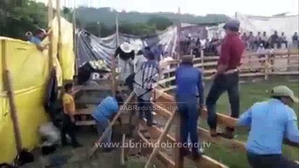 Honduras Un toro rompió la barrera durante jaripeo en La Paz