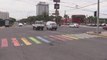 Capital salvadoreña amanece con pasos peatonales con colores de la diversidad