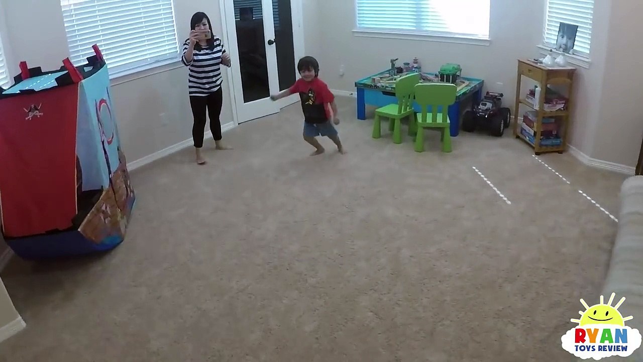 Виды деятельности и атака гнаться Семья для весело прячется Дети Дети ... домашнее животное игра предназначенные Притворный акула игрушка