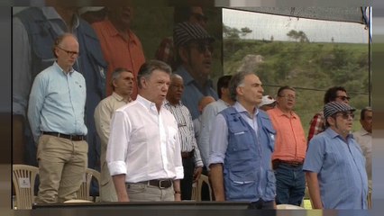 Colômbia celebra fim de conflito com meio século