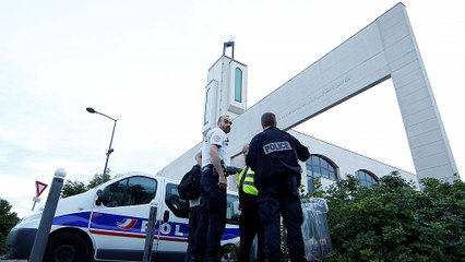 Parigi, attacco in moschea: vendetta per il Bataclan