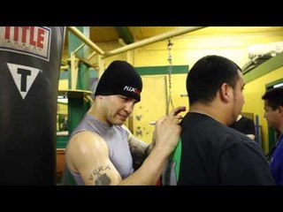 bryan vera with fans at the gym ready for chavez jr rematch EsNews Boxing
