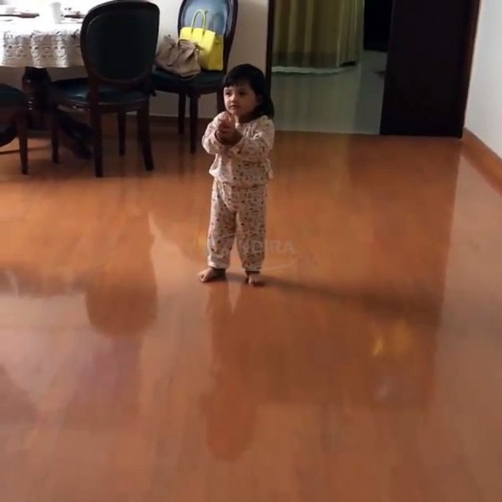 Gaya Arsy Addara Saat Menyanyi Lagu Selamat Ulang Tahun l Keluarga A6