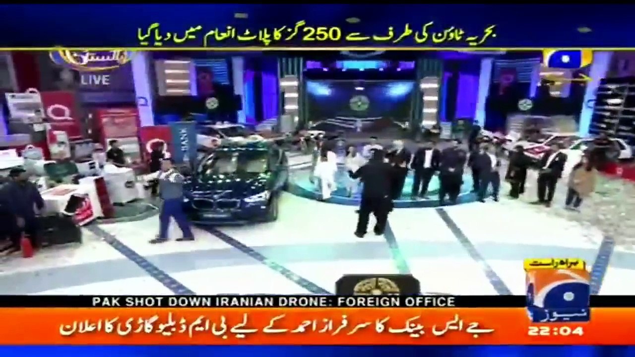 چیمپئن کپتان سرفراز احمد کو بی ایم ڈبلیو کار کا تحفہ اینڈ شعیب اختر کے ساتھ کار میں بیٹھ کر رائیڈ