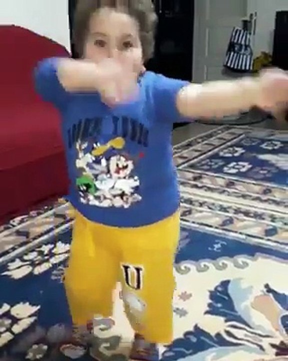 Turkish baby dancing turkish music