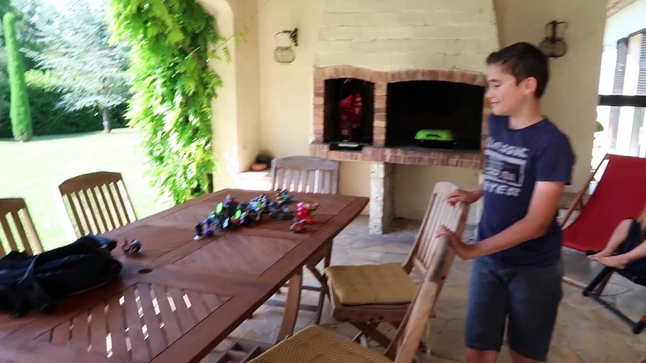 THE FLOOR IS LAVA CHALLENGE - LE SOL C'EST DE LA LAVE !  - DANS NOTRE MAISON DE VACANCES ☀️