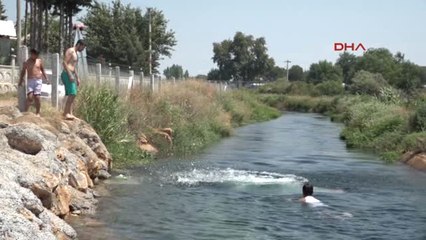 Antalya Nemden Bunalan Denizde ve Bulama Kanalında Serinledi