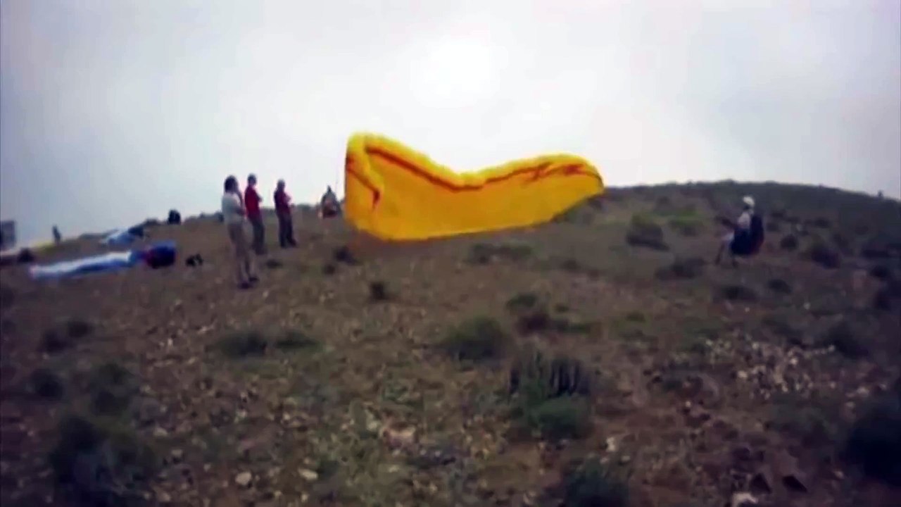 Compilation d'accidents en parachute.