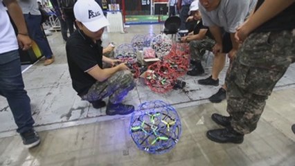 Los entusiastas de la robótica de Corea del Sur se reúnen en RoboUniverse