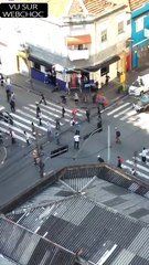 Un automobiliste fonce dans un rassemblement de skaters.