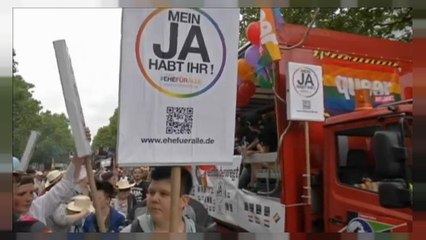 Merkel e casamento gay: "As pessoas devem votar em liberdade"