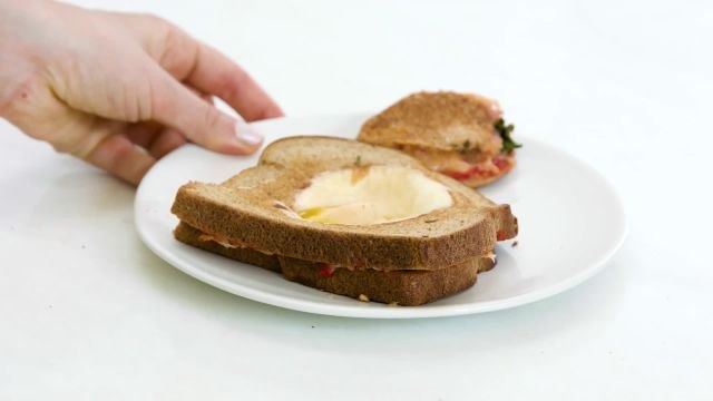 This Egg-In-The-Hole Pizza Grilled Cheese Is Actually Pretty Healthy