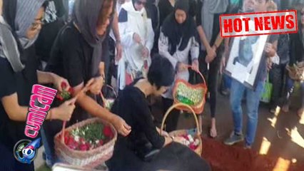 Hot News! Tabur Bunga, Tanda Perpisahan Mira Lesmana dan Ibunda - Cumicam 28 Juni 2017