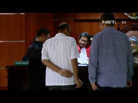 NET17 - Pelatih golf Devi Ardi mengaku menerima dan menampung uang dari sejumlah pengusaha