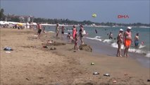 Antalya Side Plajı'nda Yayılan Kötü Koku Rahatsız Etti
