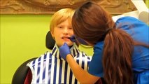 Primero viaje para el dentista Visitar Niños pediátrico Odontología Echale un vistazo hasta limpieza niño