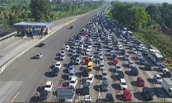 Arus Lalu Lintas di Puncak Capai 10 Kilometer