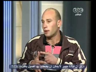 ثلاثة من الشباب حملة المؤهلات العليا يعملون باليومية يتحدثون مع مجدي الجلاد