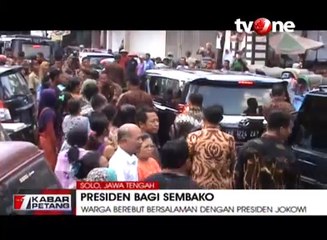 Hari Terakhir Mudik, Presiden Bagi-bagikan Amplop dan Kain